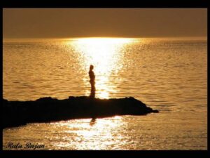 Nizhalaay ormakal (F)