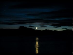 Yaathrayaavumee Hemantham